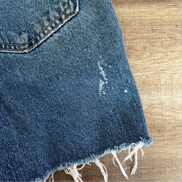 Vintage Levi’s Medium Wash 505 Distressed Shorts - Picture 4 of 5